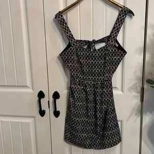 FOREVER 21 Contemporary Women’s/Misses Black/white Mini Geometric Small Dress.